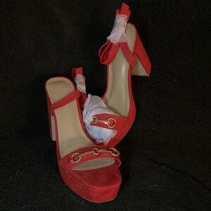 JustFab Red Chunky Heel‎ with Gold Chain size US 7.5